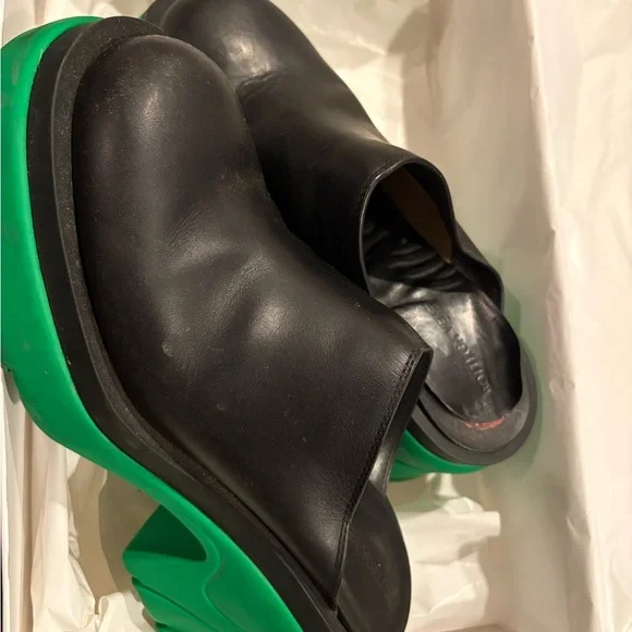 Bottega Veneta Black and Green Mules - Picture 3 of 8